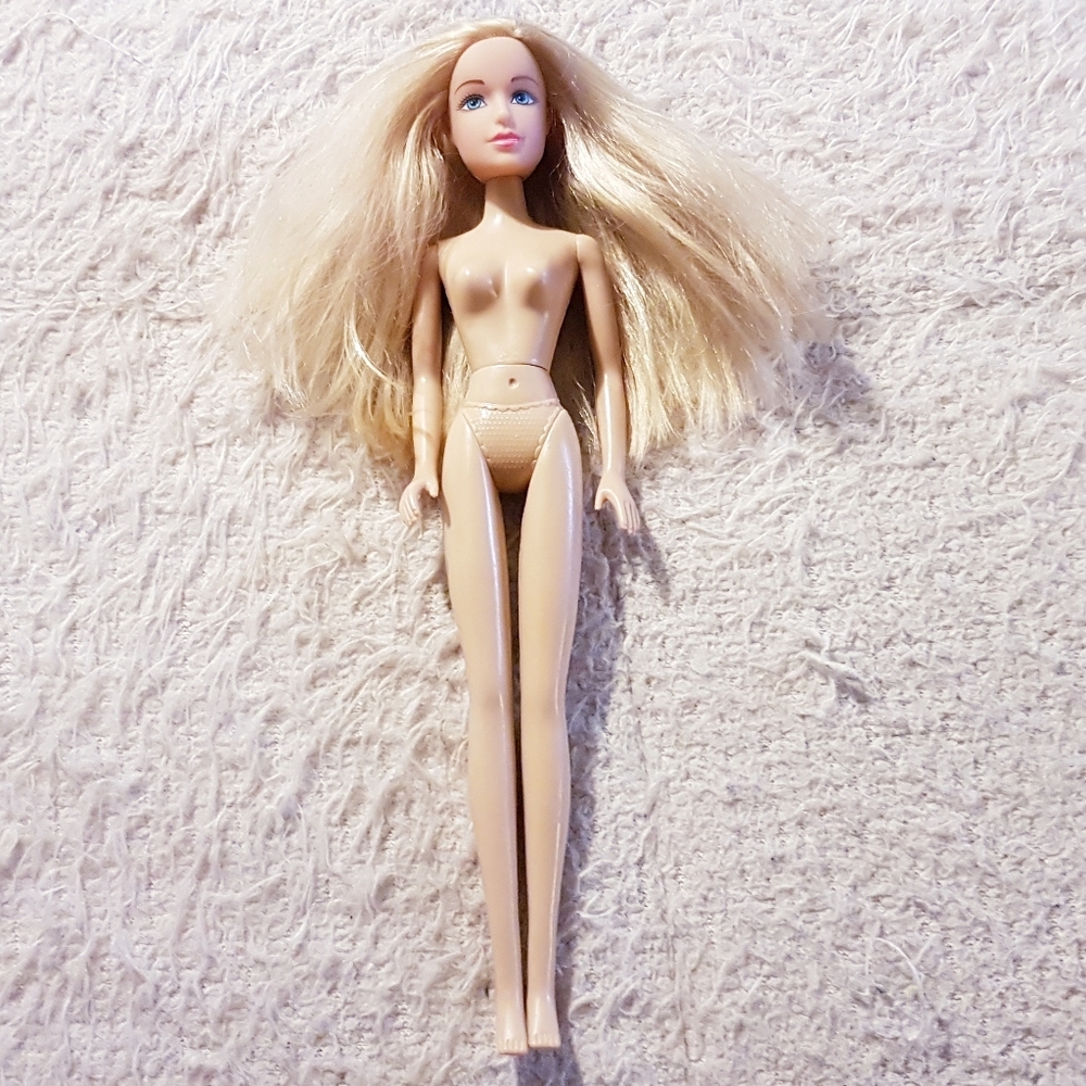Chic Fashion Doll Blonde Hair Blue Eyes Teen